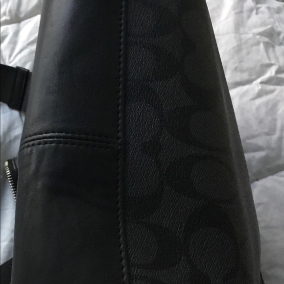 Coach Men's crossbody leather Bag - Picture 5 of 9